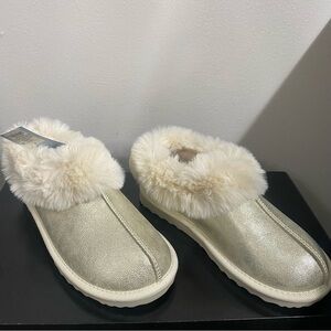 Slippers Car & Jack  Slip On Gold Faux Fur Trim Flats Slip On Comfort Size 3 NEW